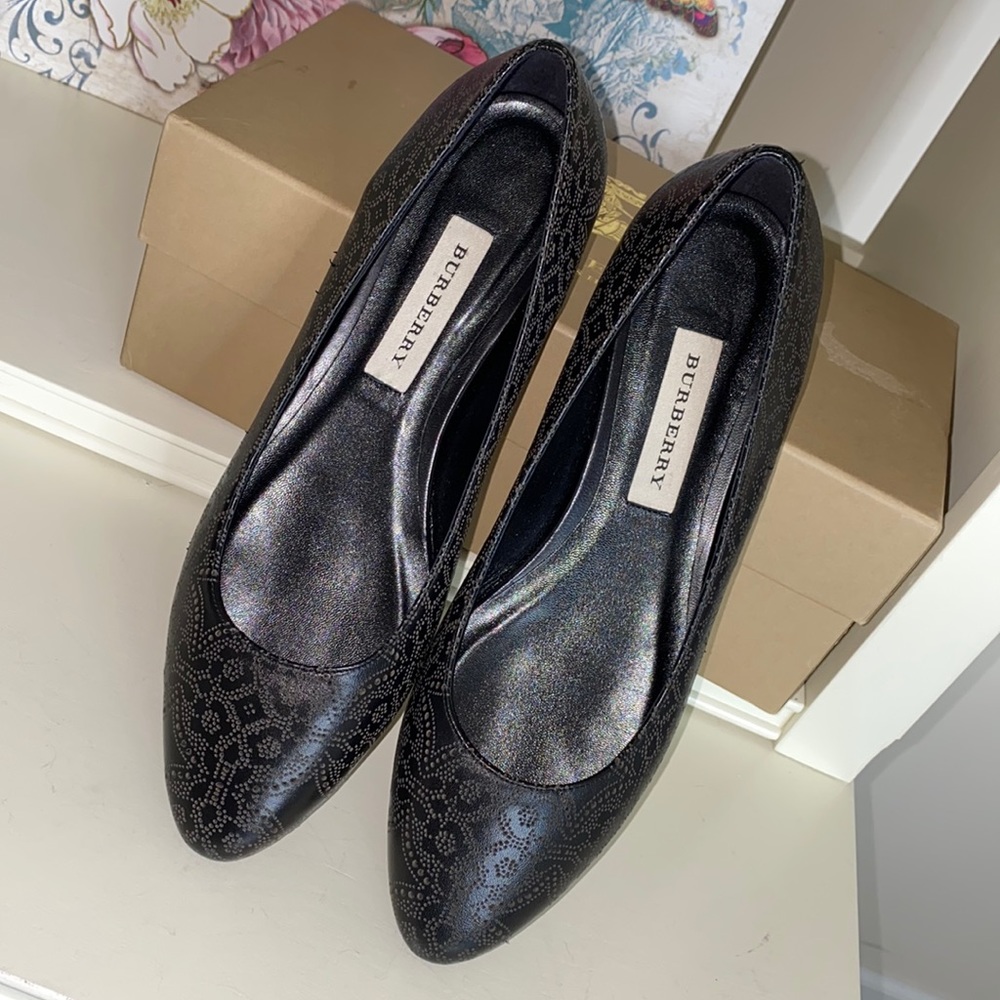 Authentic Burberry flat shoes